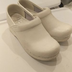 Danskos white